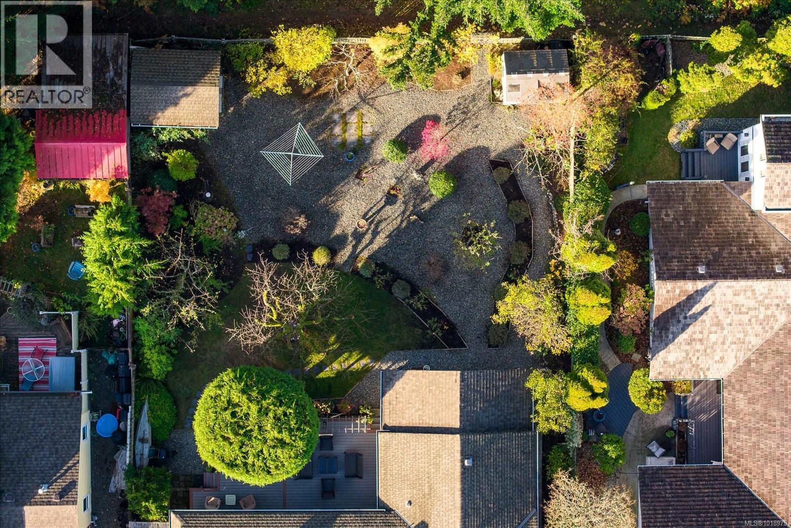 498 DALMATIAN Dr, Parksville