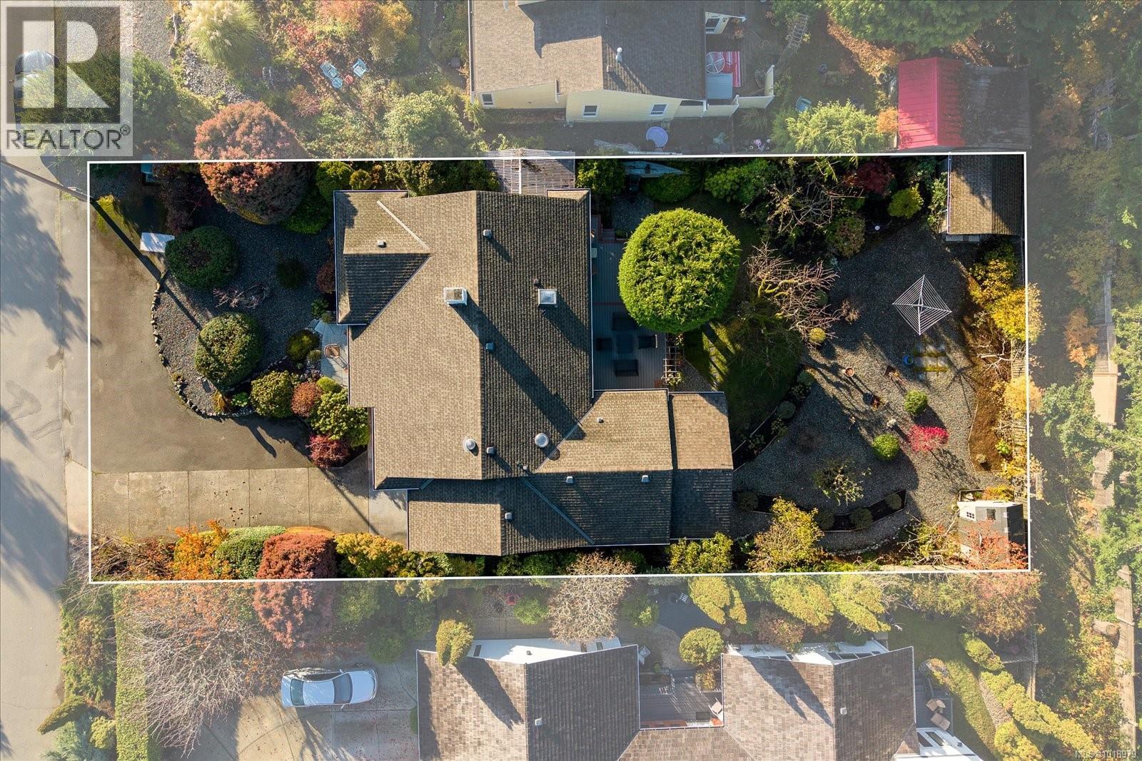 498 DALMATIAN Dr, Parksville