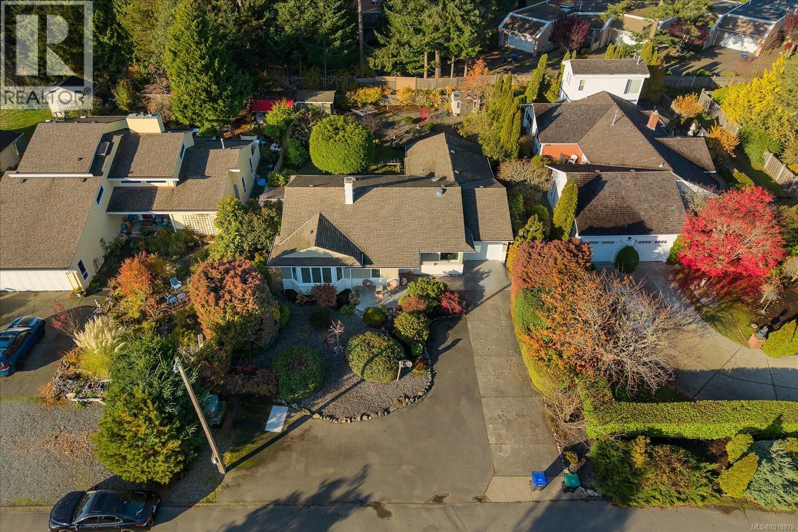 498 DALMATIAN Dr, Parksville