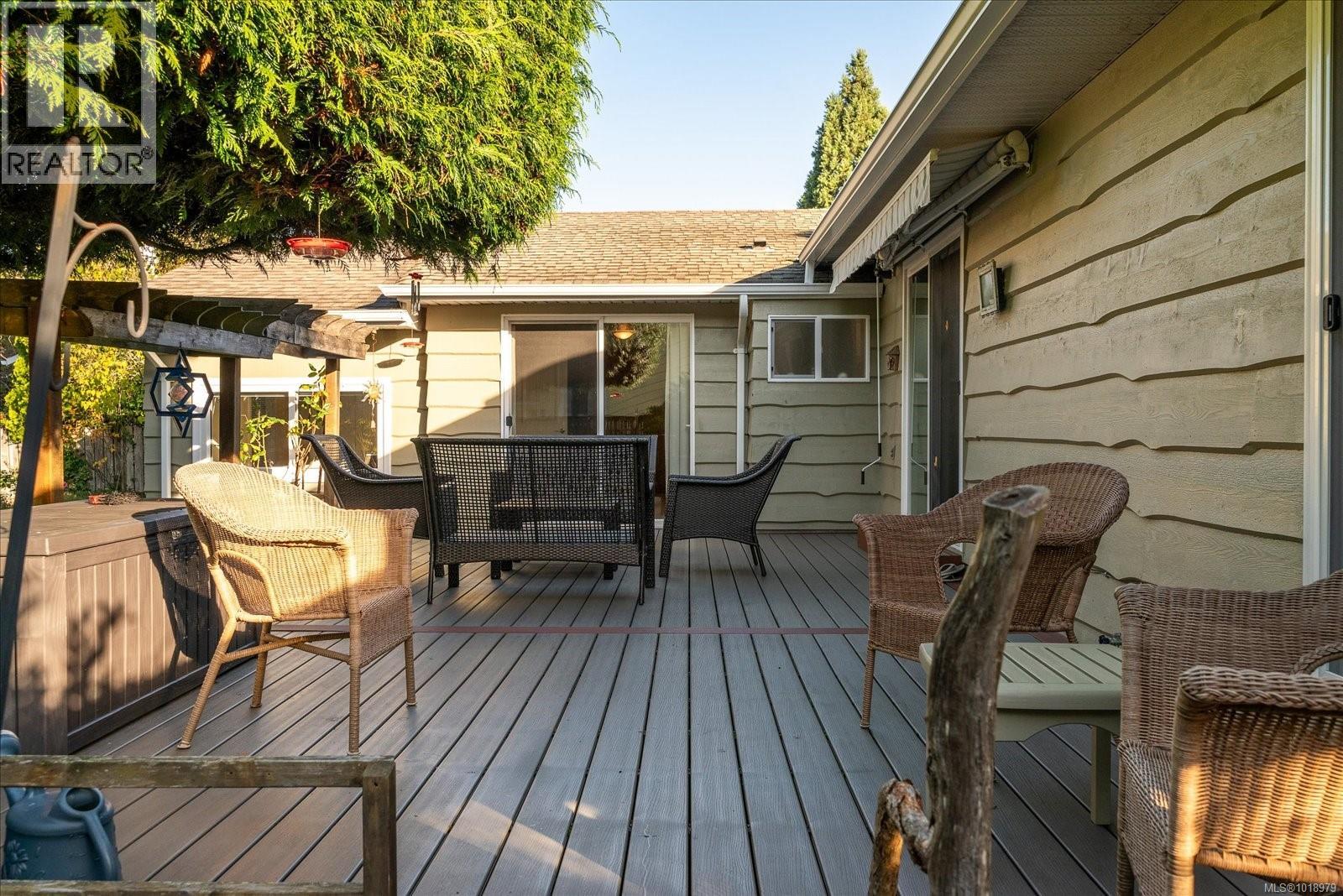 498 DALMATIAN Dr, Parksville