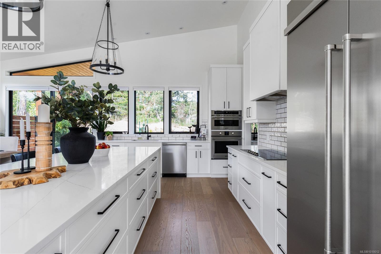 640 Medalist Ave, Colwood