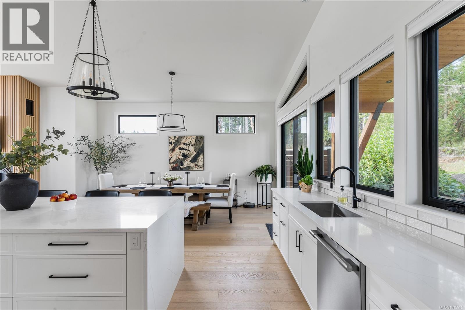 640 Medalist Ave, Colwood