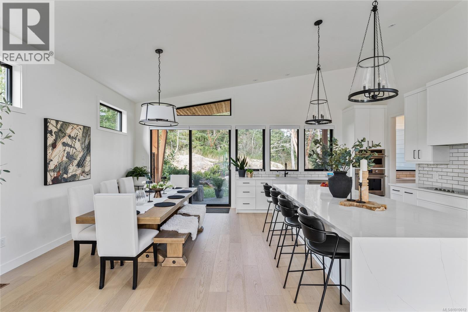 640 Medalist Ave, Colwood