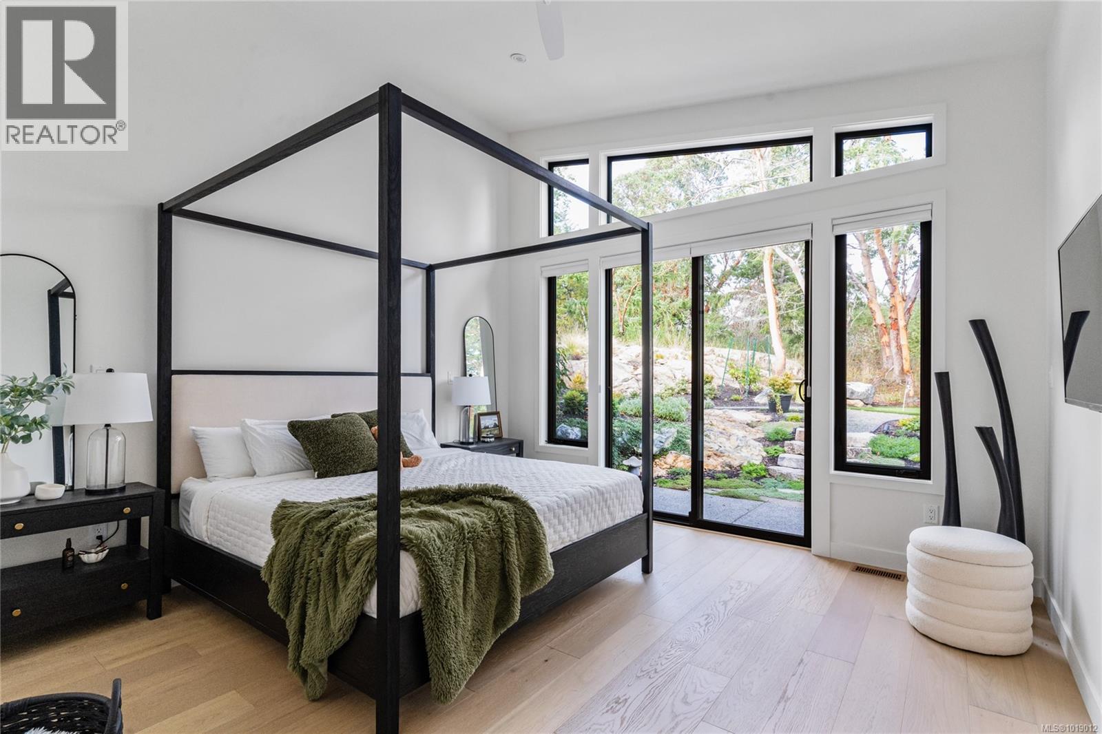 640 Medalist Ave, Colwood