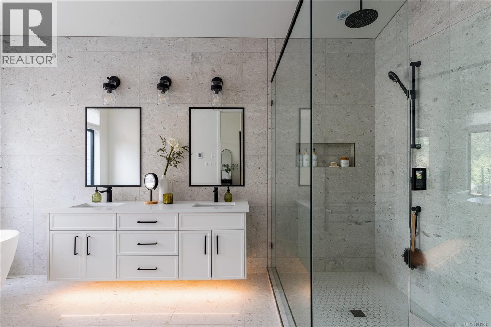 640 Medalist Ave, Colwood