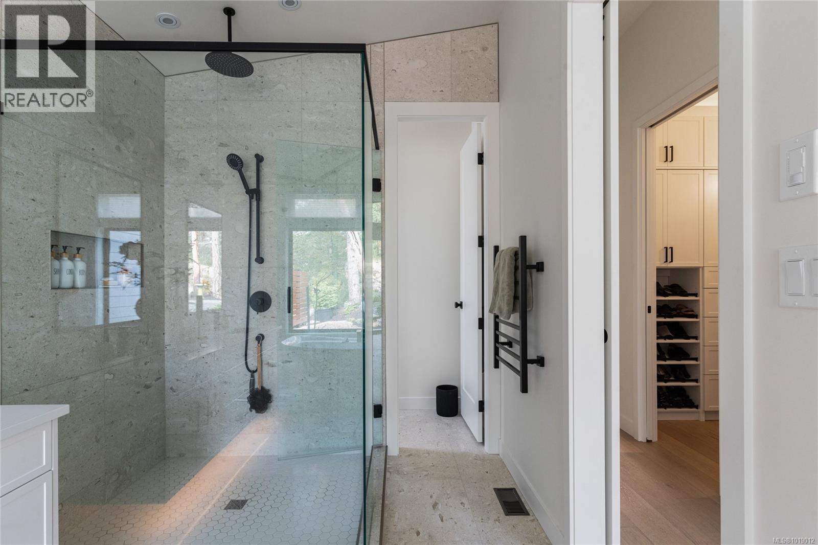 640 Medalist Ave, Colwood