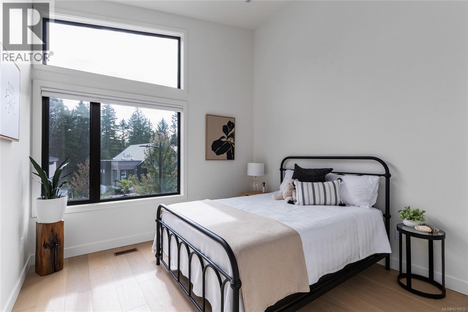 640 Medalist Ave, Colwood