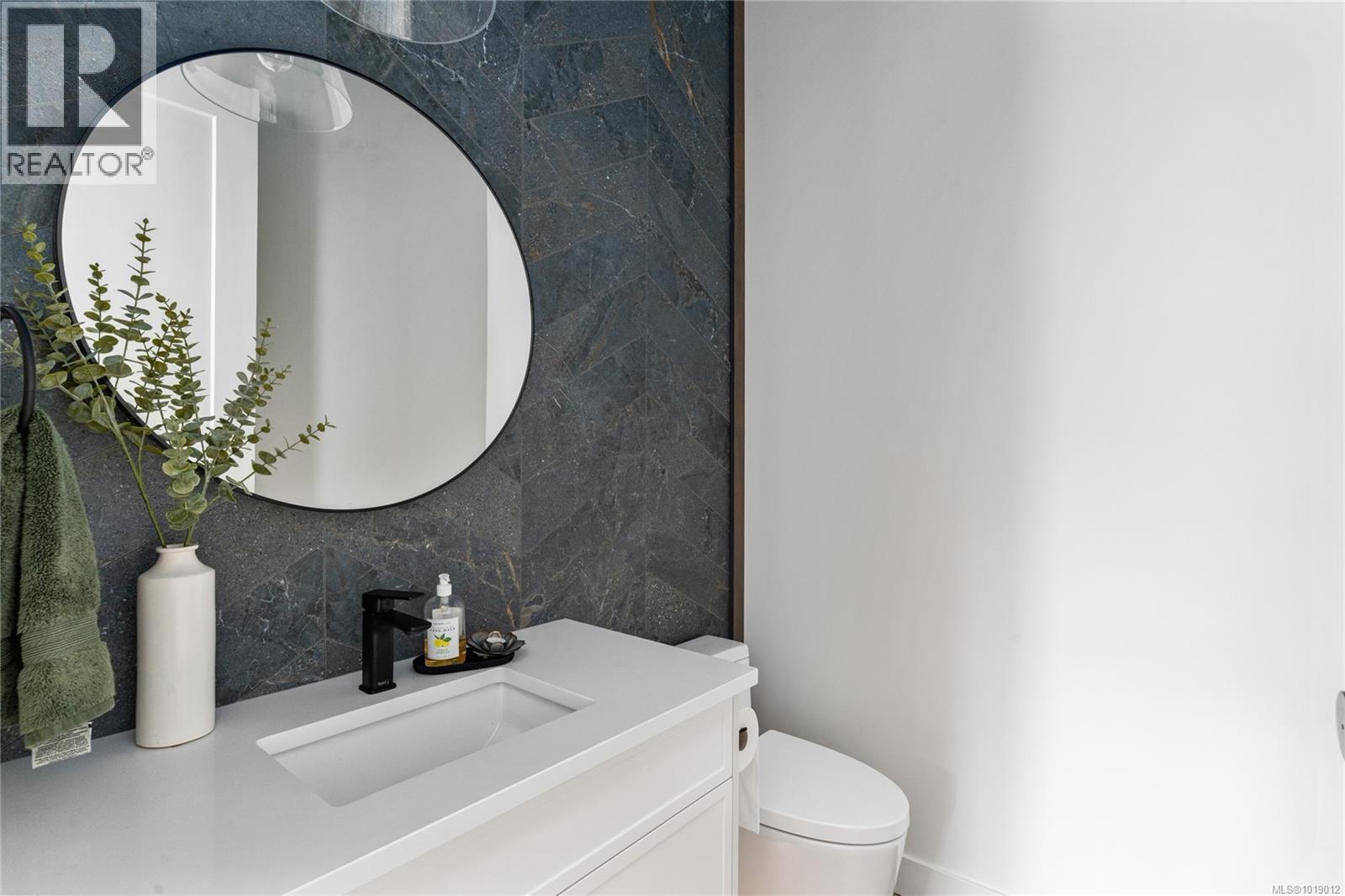 640 Medalist Ave, Colwood