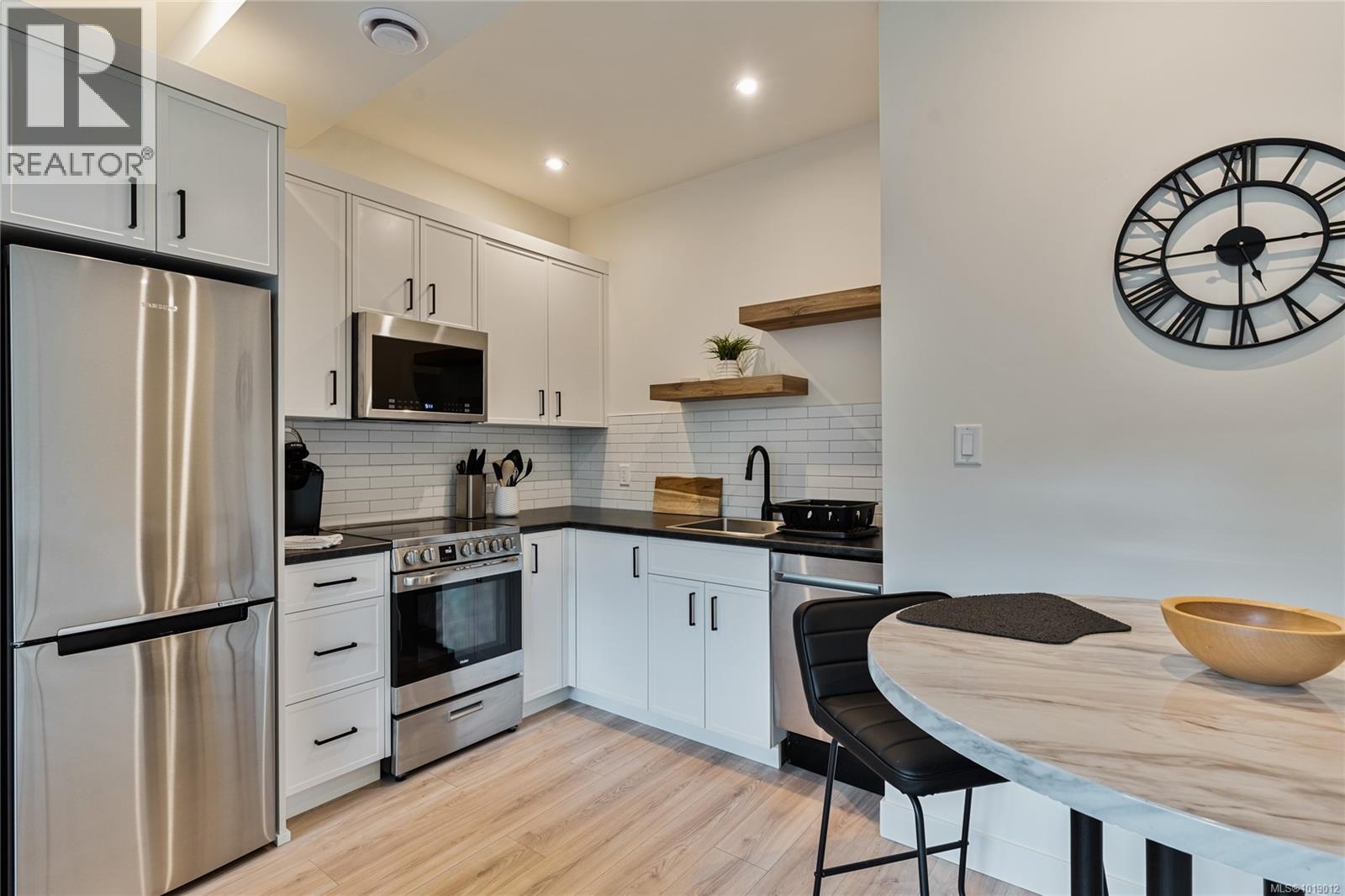 640 Medalist Ave, Colwood