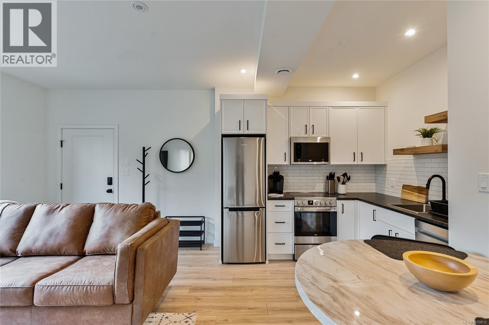 640 Medalist Ave, Colwood