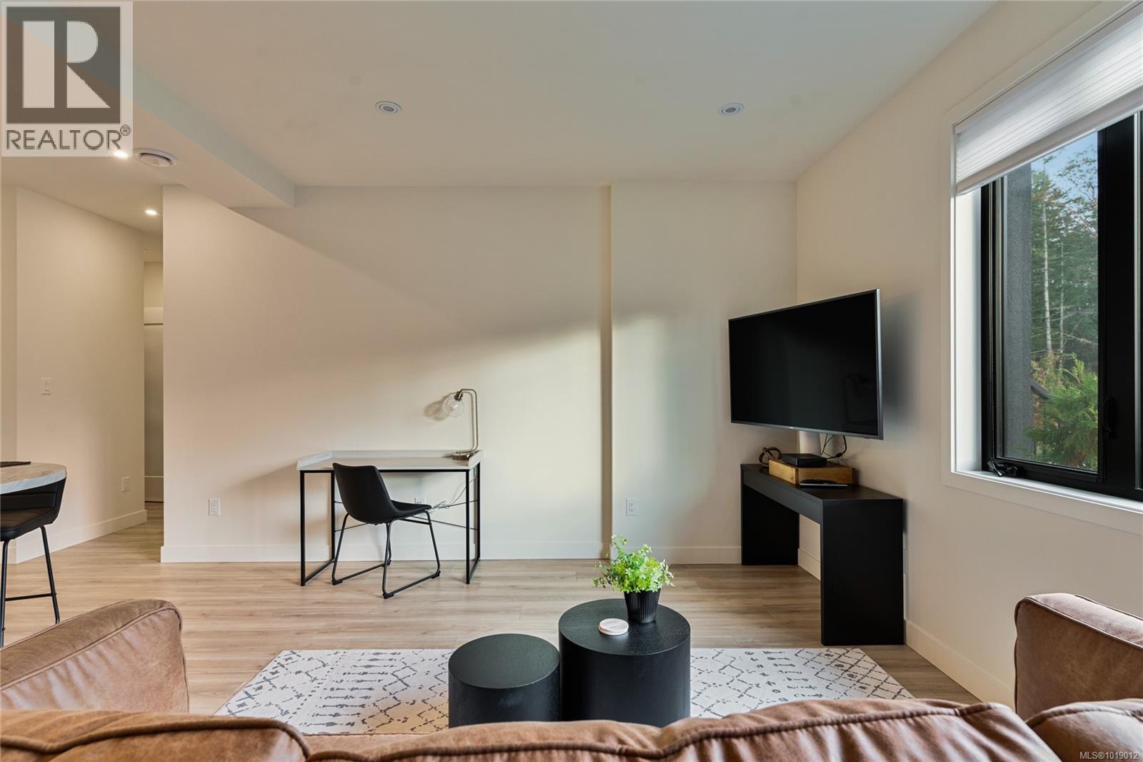 640 Medalist Ave, Colwood