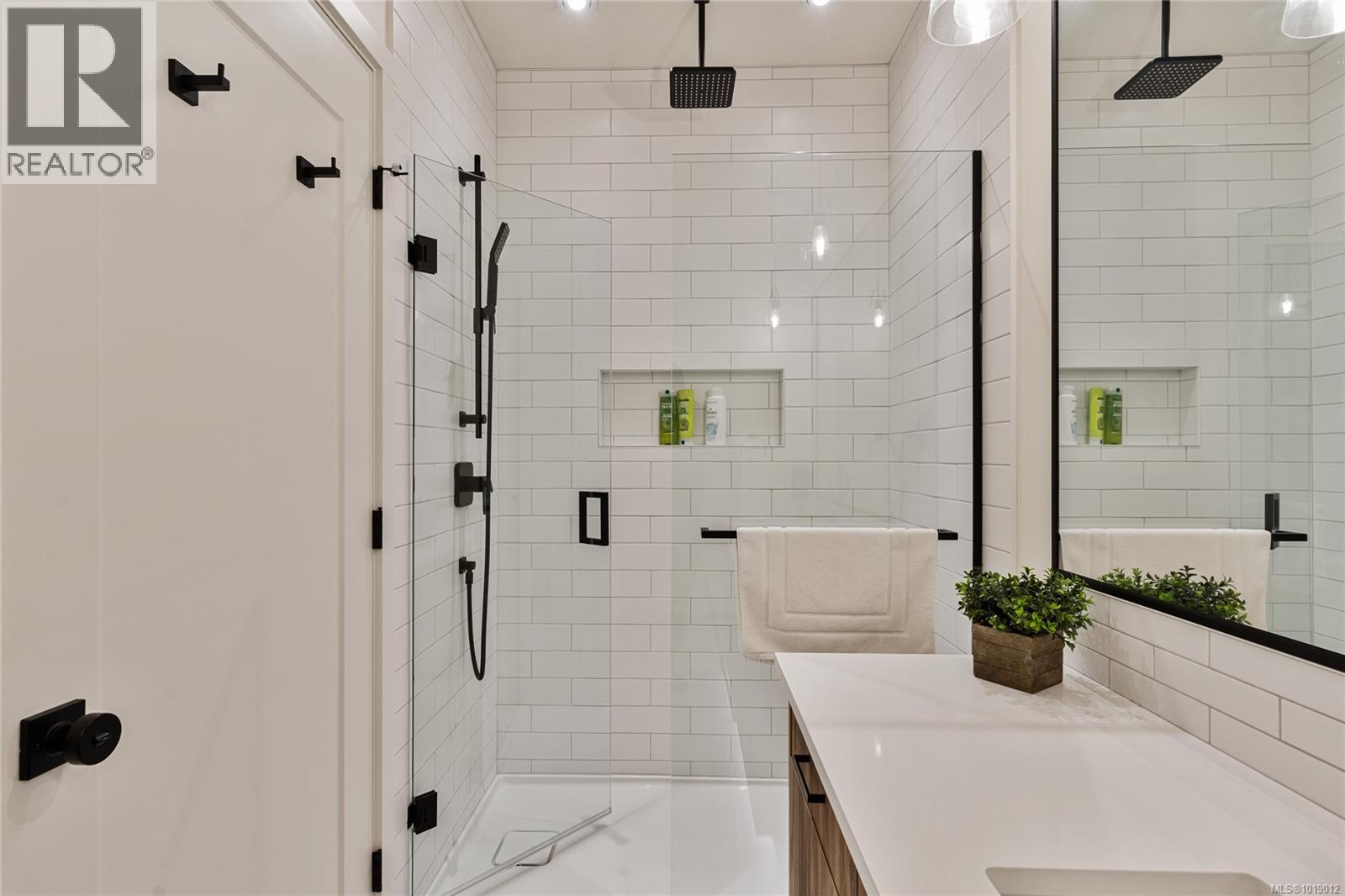 640 Medalist Ave, Colwood