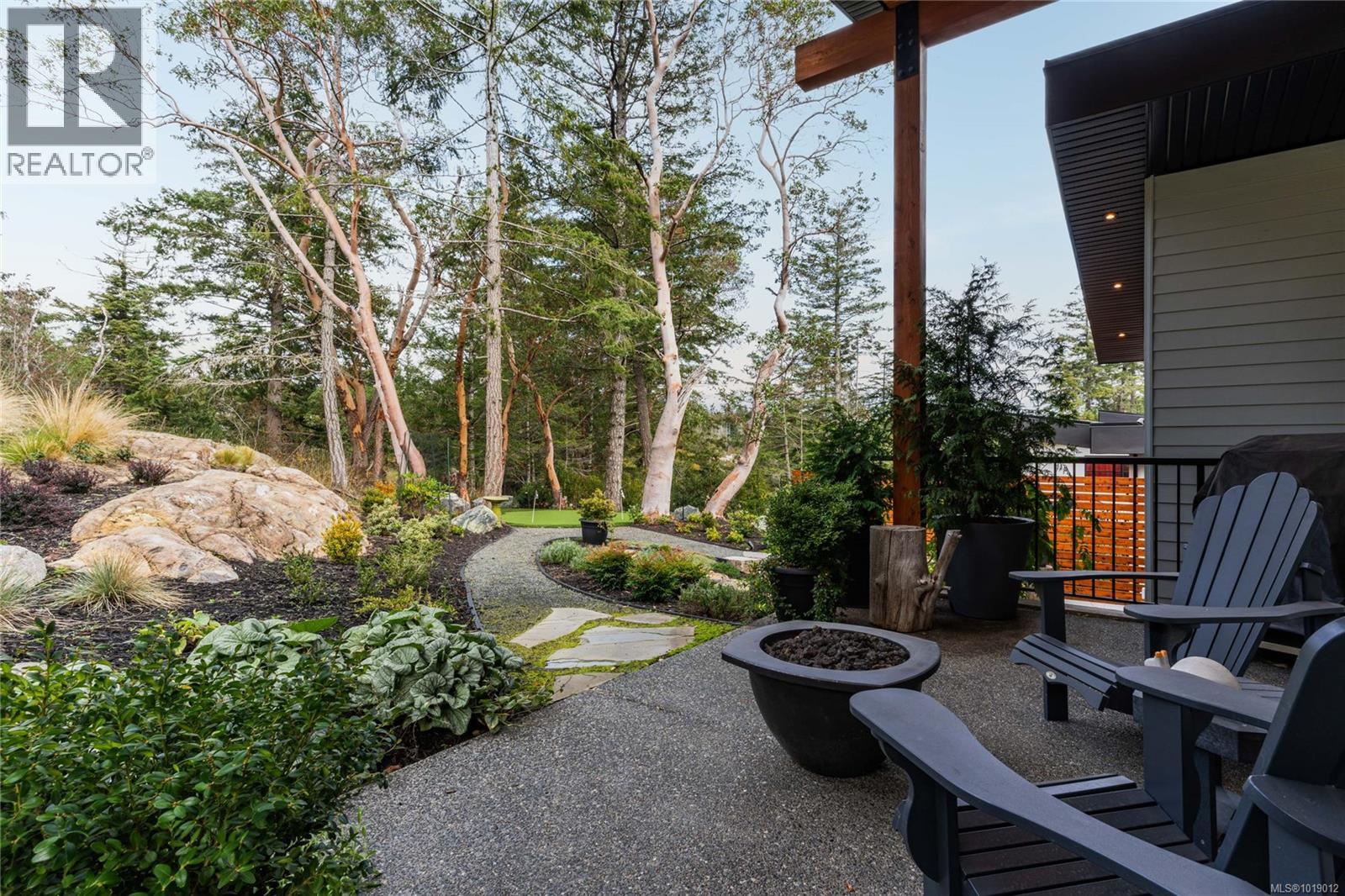 640 Medalist Ave, Colwood