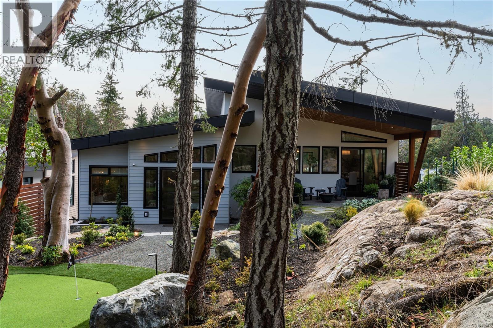 640 Medalist Ave, Colwood