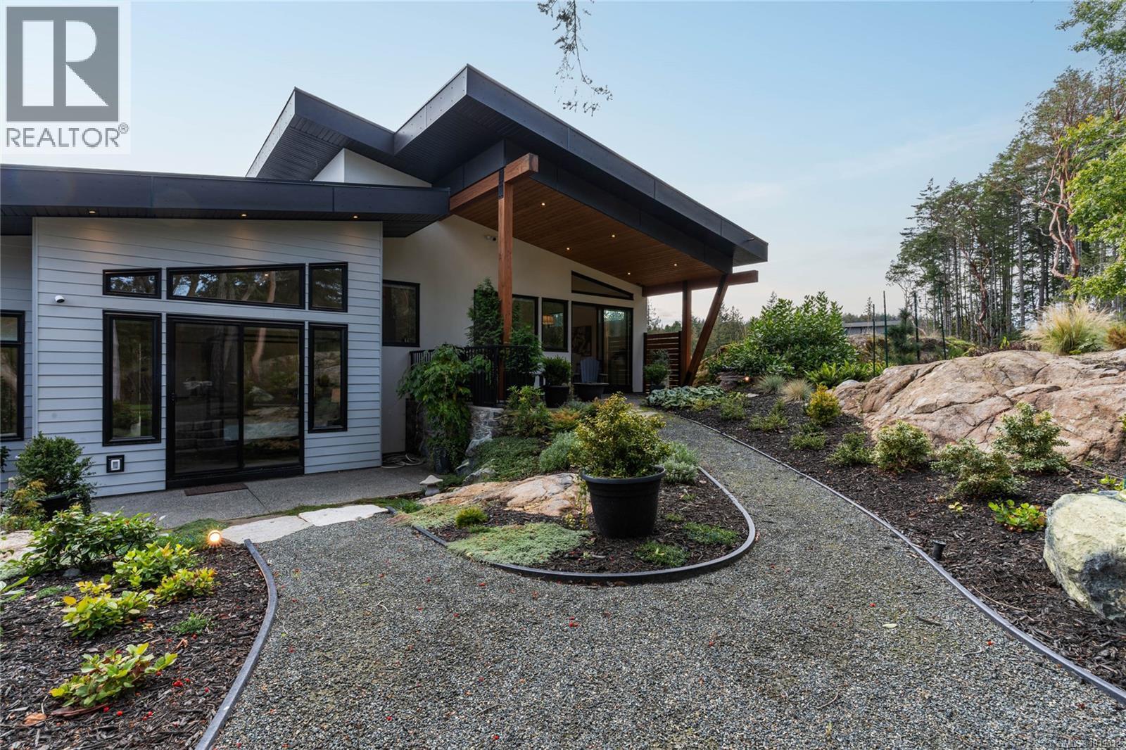 640 Medalist Ave, Colwood