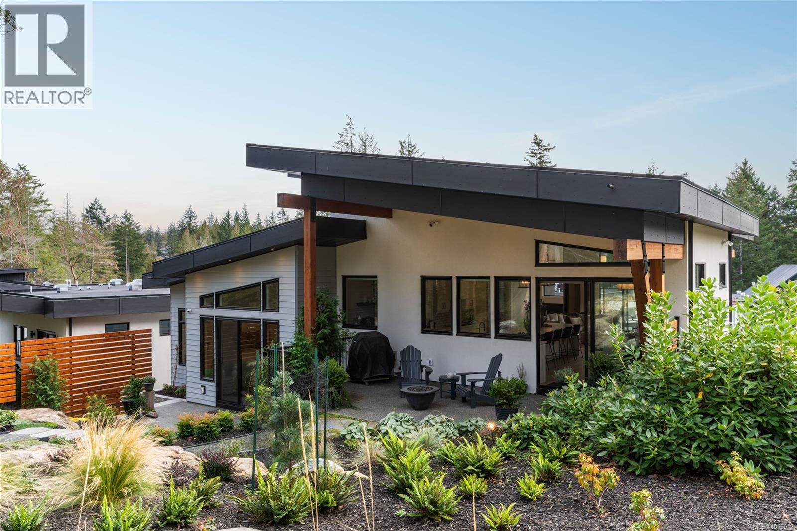 640 Medalist Ave, Colwood