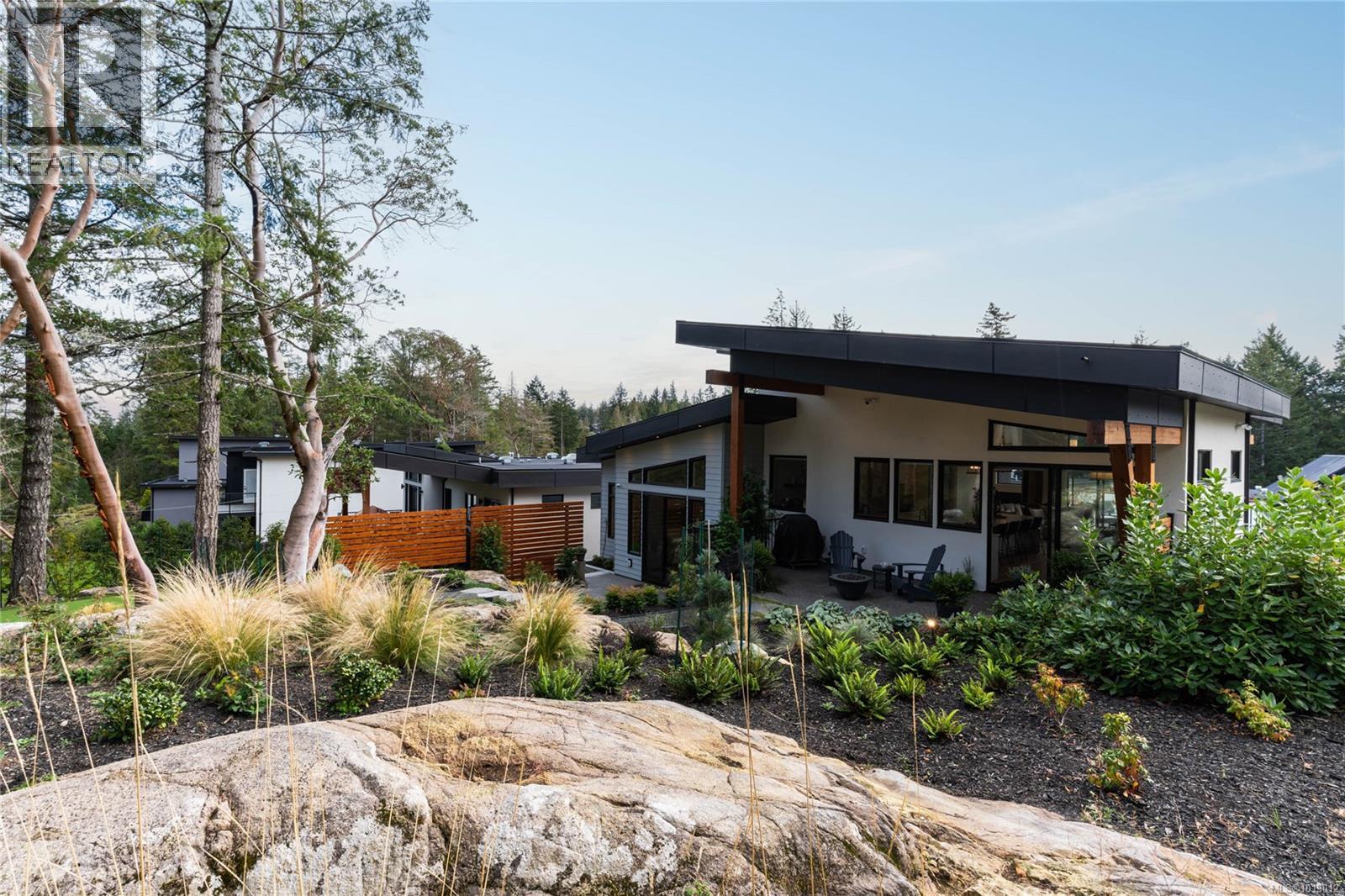 640 Medalist Ave, Colwood