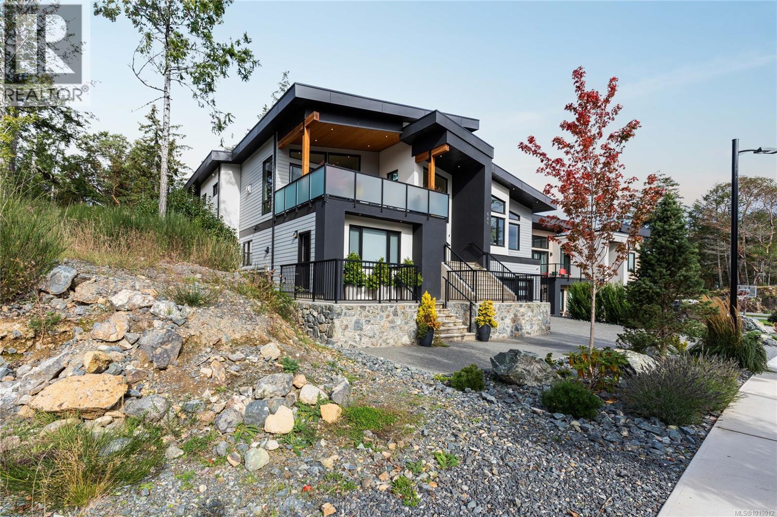 640 Medalist Ave, Colwood