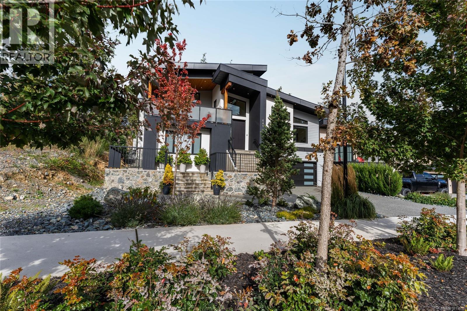 640 Medalist Ave, Colwood