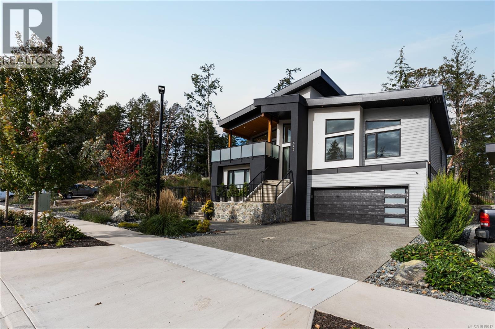 640 Medalist Ave, Colwood