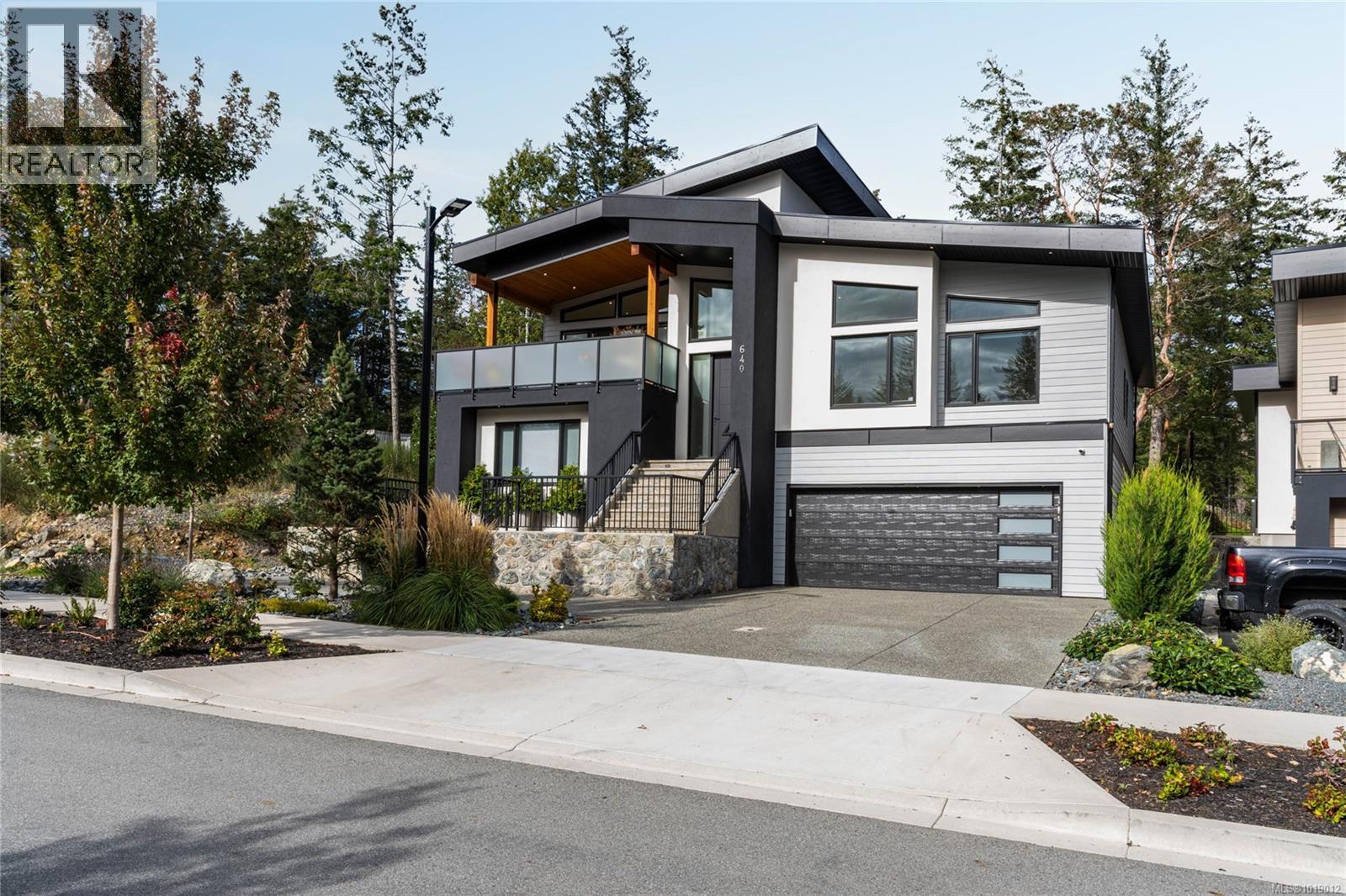 640 Medalist Ave, Colwood