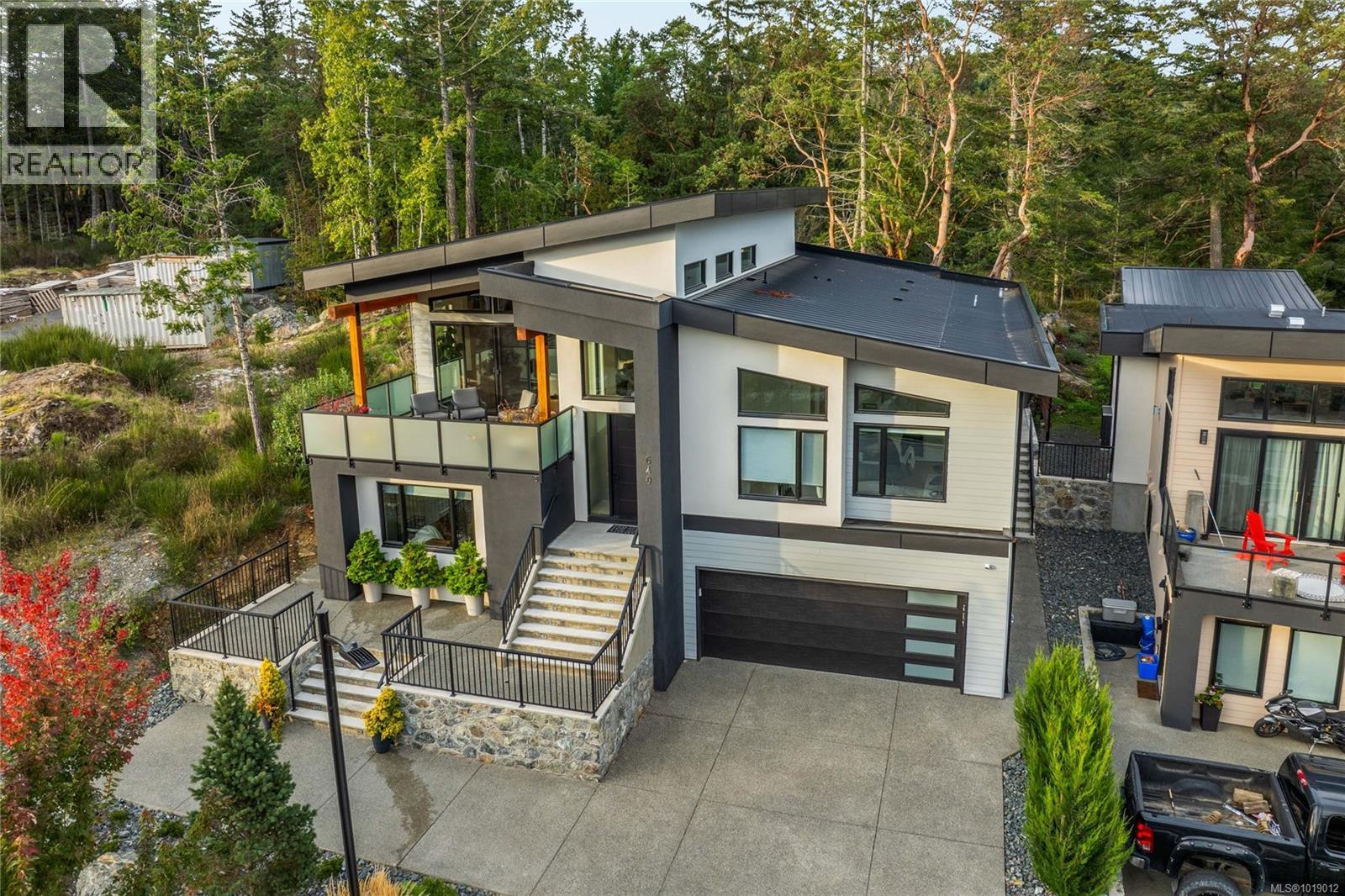 640 Medalist Ave, Colwood