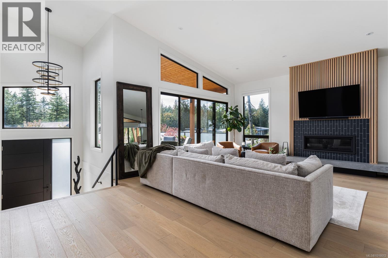 640 Medalist Ave, Colwood