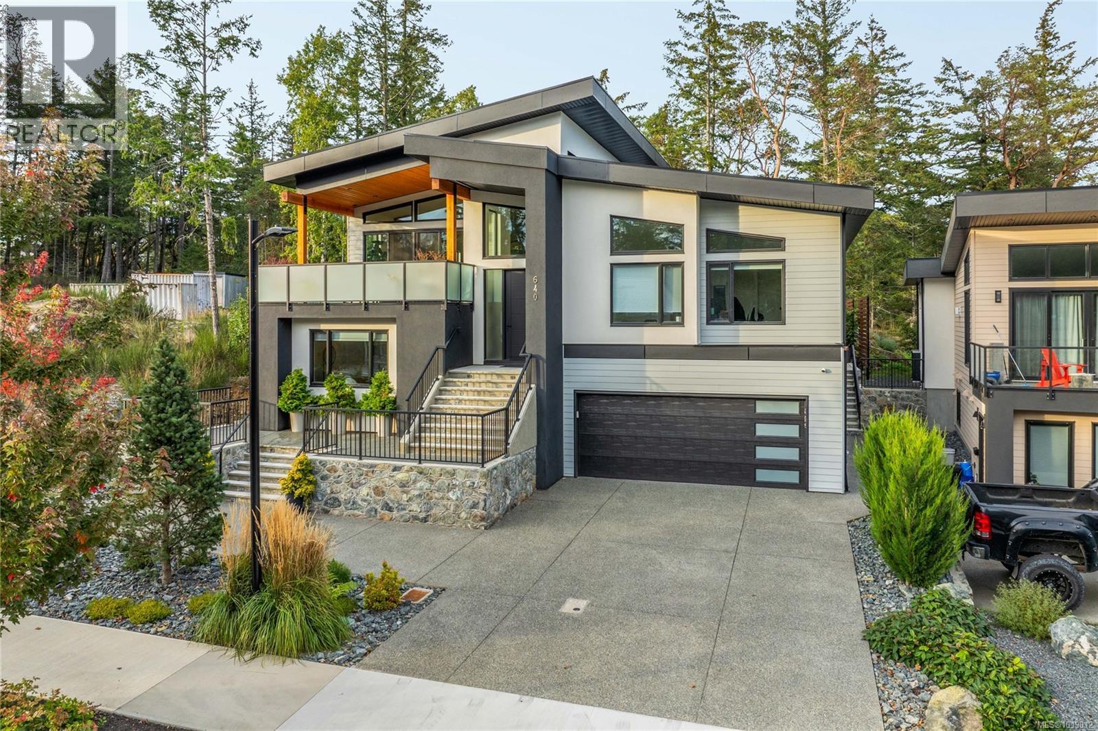 640 Medalist Ave, Colwood