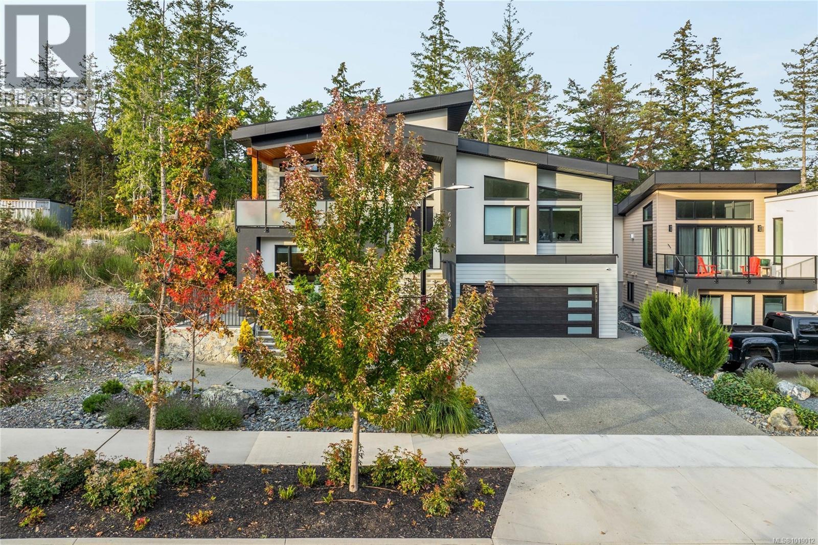 640 Medalist Ave, Colwood