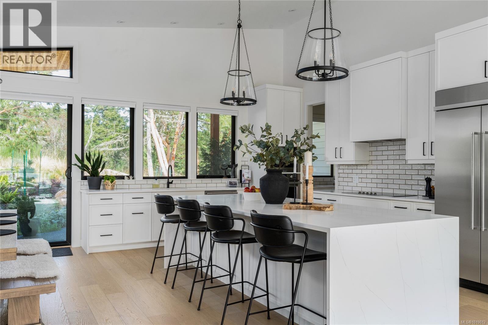 640 Medalist Ave, Colwood