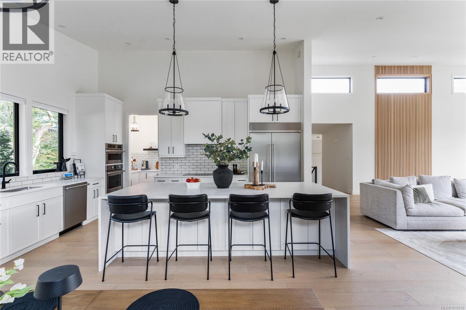 640 Medalist Ave, Colwood