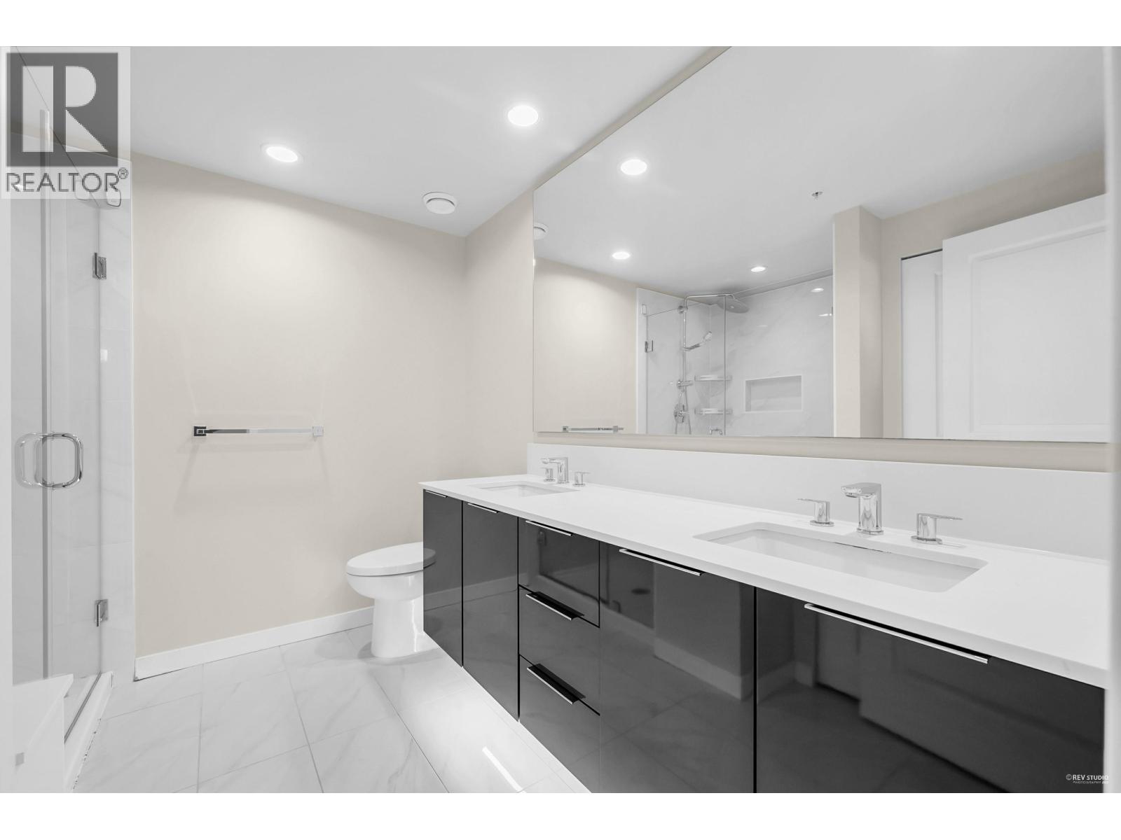 2404 3096 WINDSOR GATE, Coquitlam