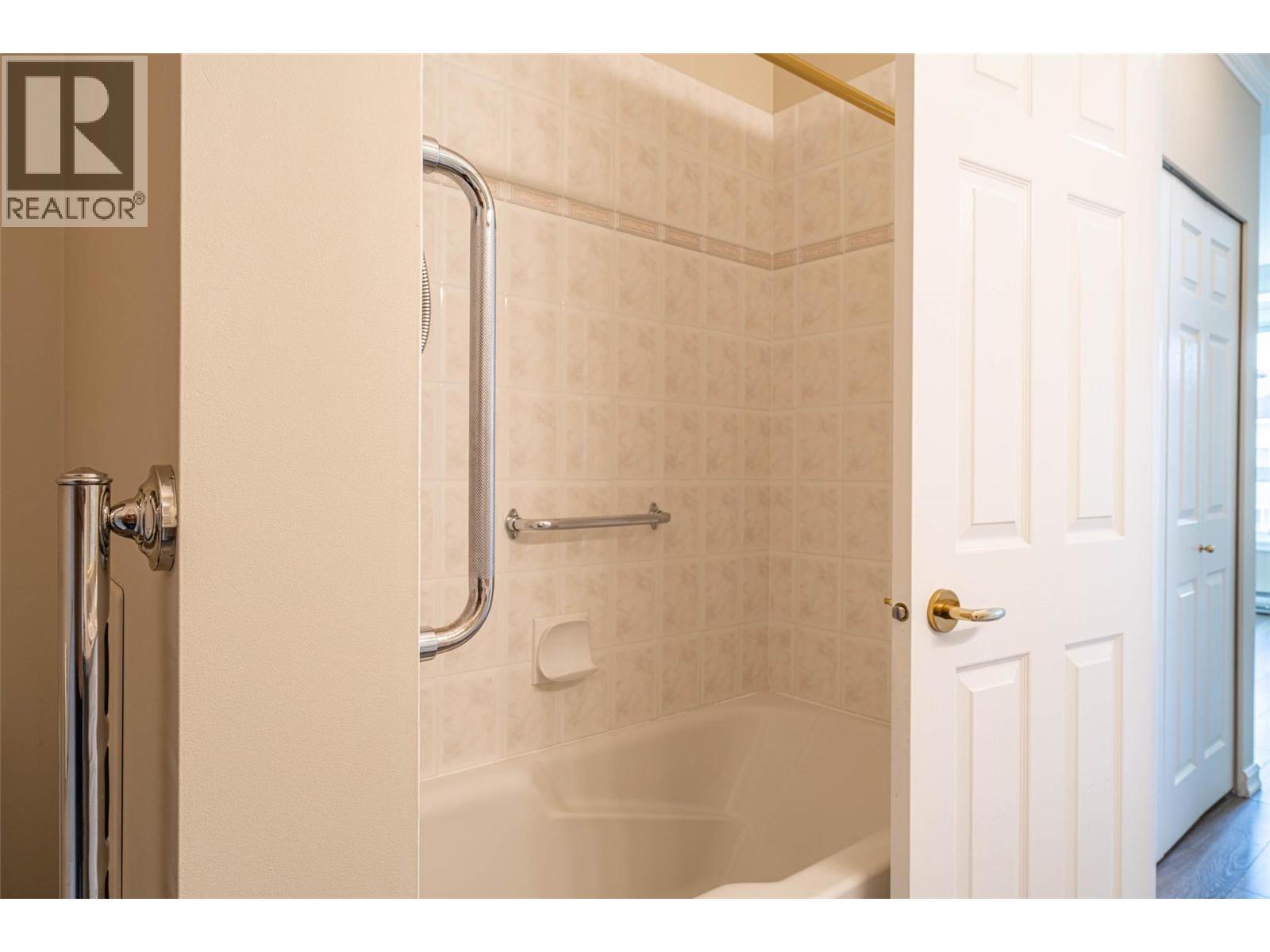 3300 Centennial Drive Unit# 411, Vernon