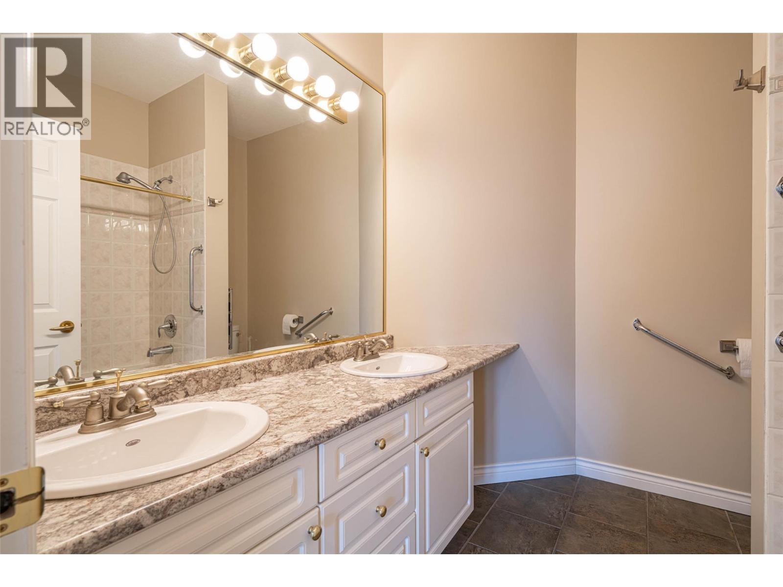 3300 Centennial Drive Unit# 411, Vernon