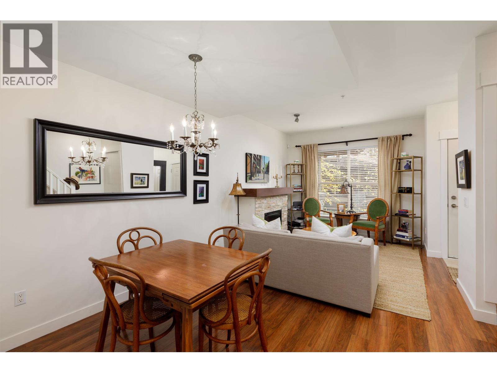 4 307 E 15TH STREET, North Vancouver