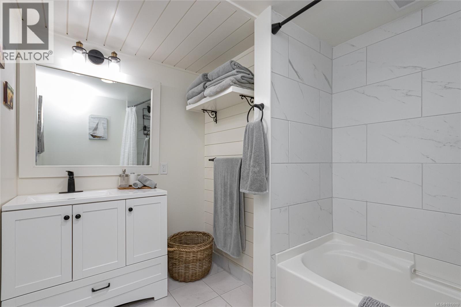 660 Frayne Rd, Mill Bay