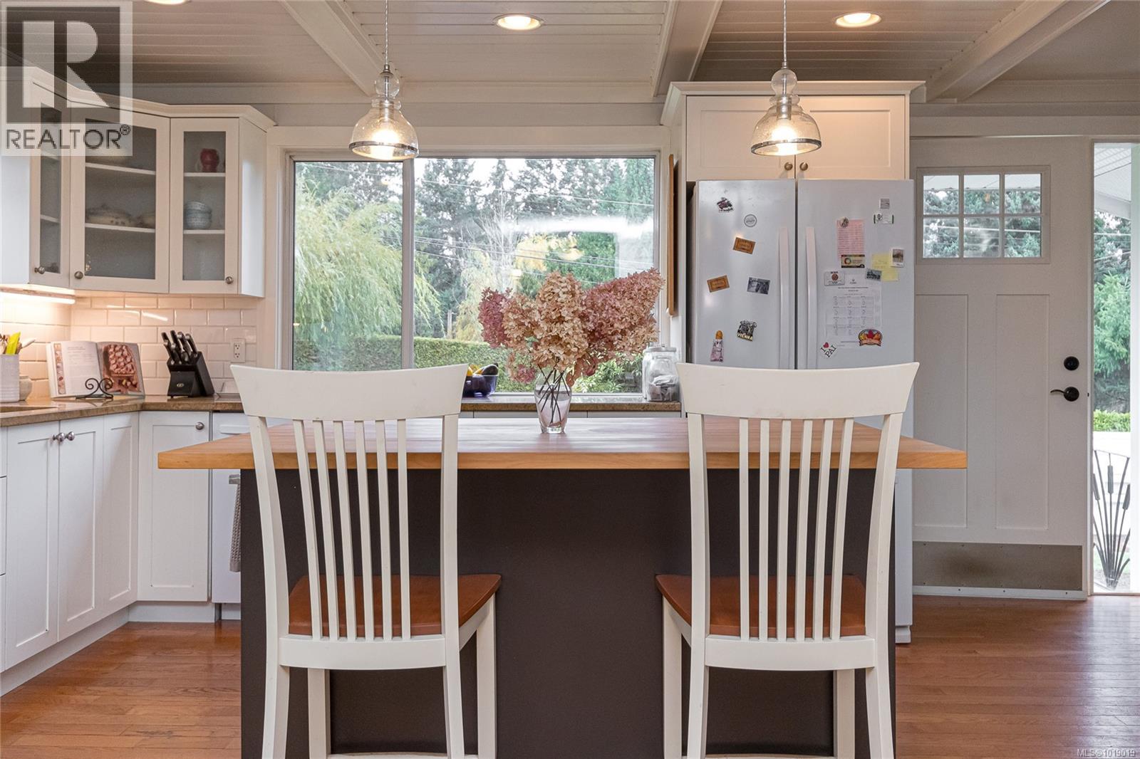 660 Frayne Rd, Mill Bay