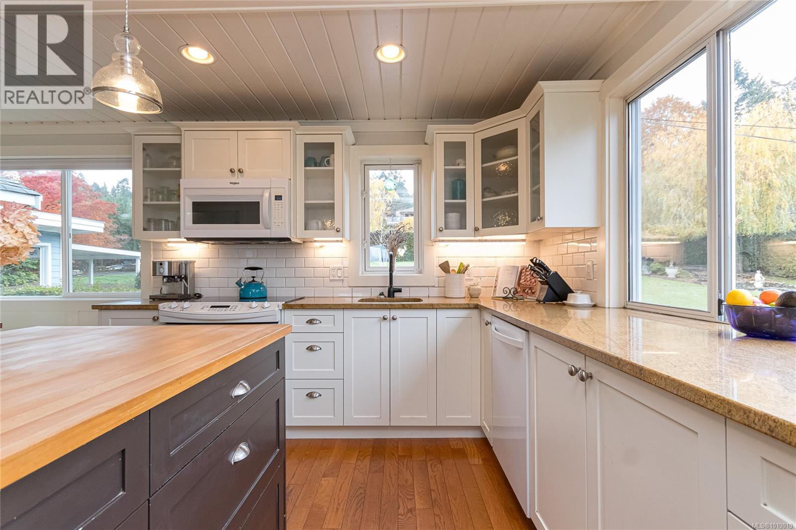 660 Frayne Rd, Mill Bay