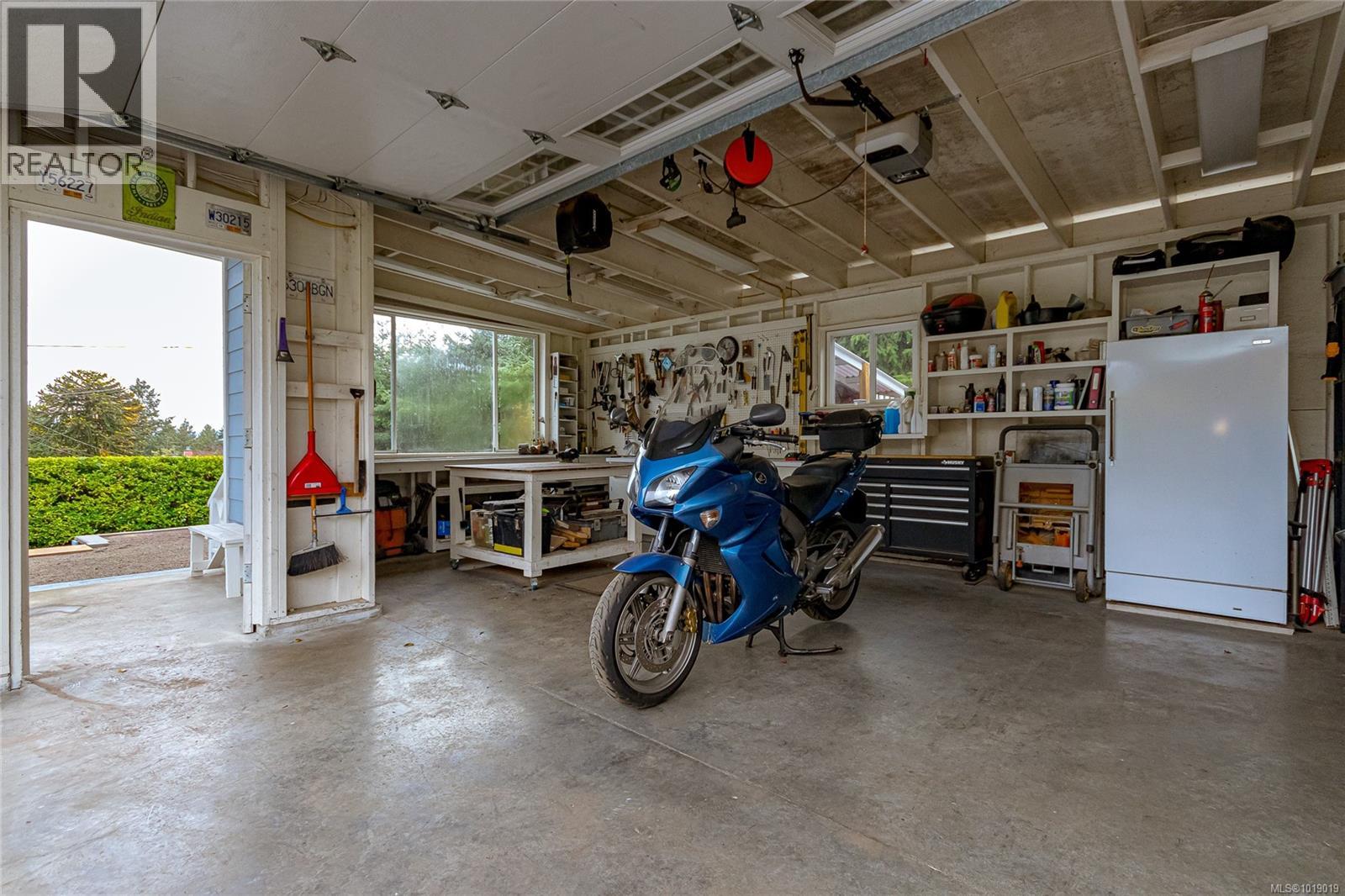 660 Frayne Rd, Mill Bay