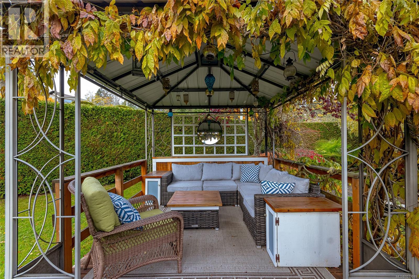 660 Frayne Rd, Mill Bay