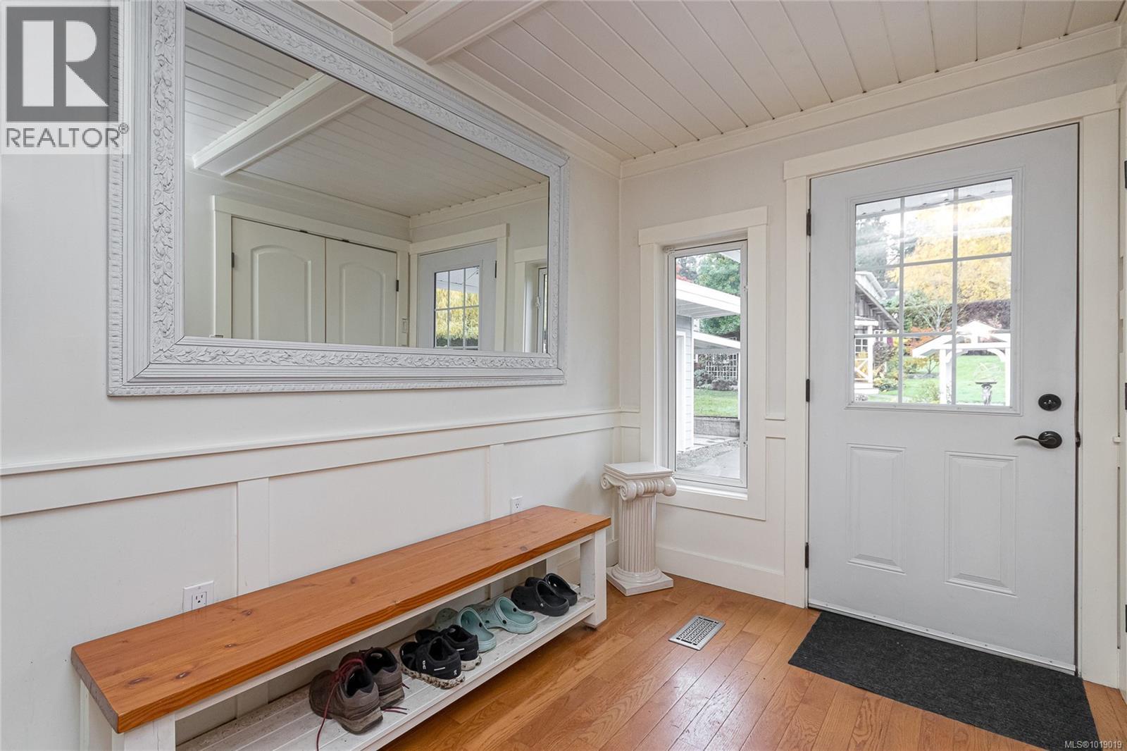 660 Frayne Rd, Mill Bay