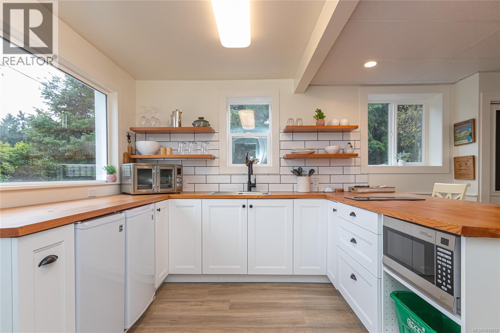 660 Frayne Rd, Mill Bay