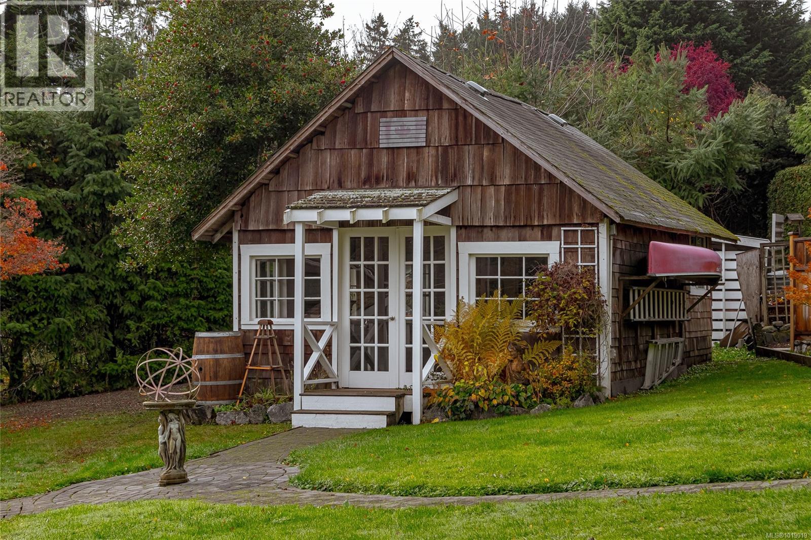 660 Frayne Rd, Mill Bay