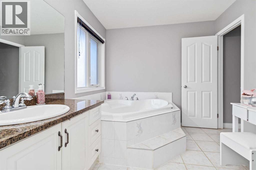 328 Burton Place, Fort McMurray