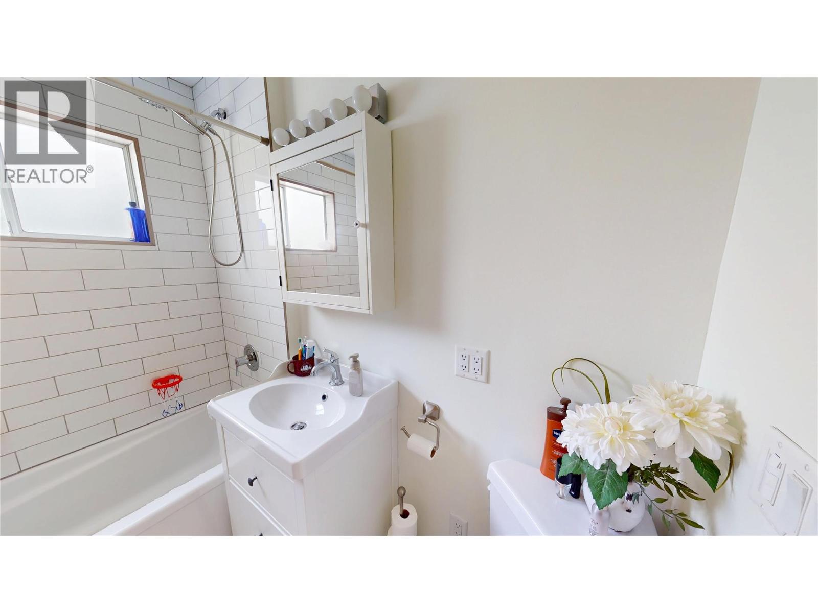 1953 PLEWMAN Way, Rossland