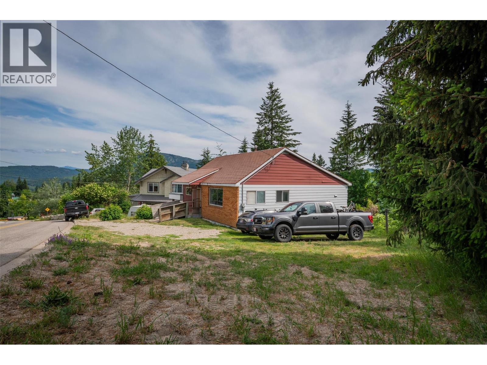 1953 PLEWMAN Way, Rossland