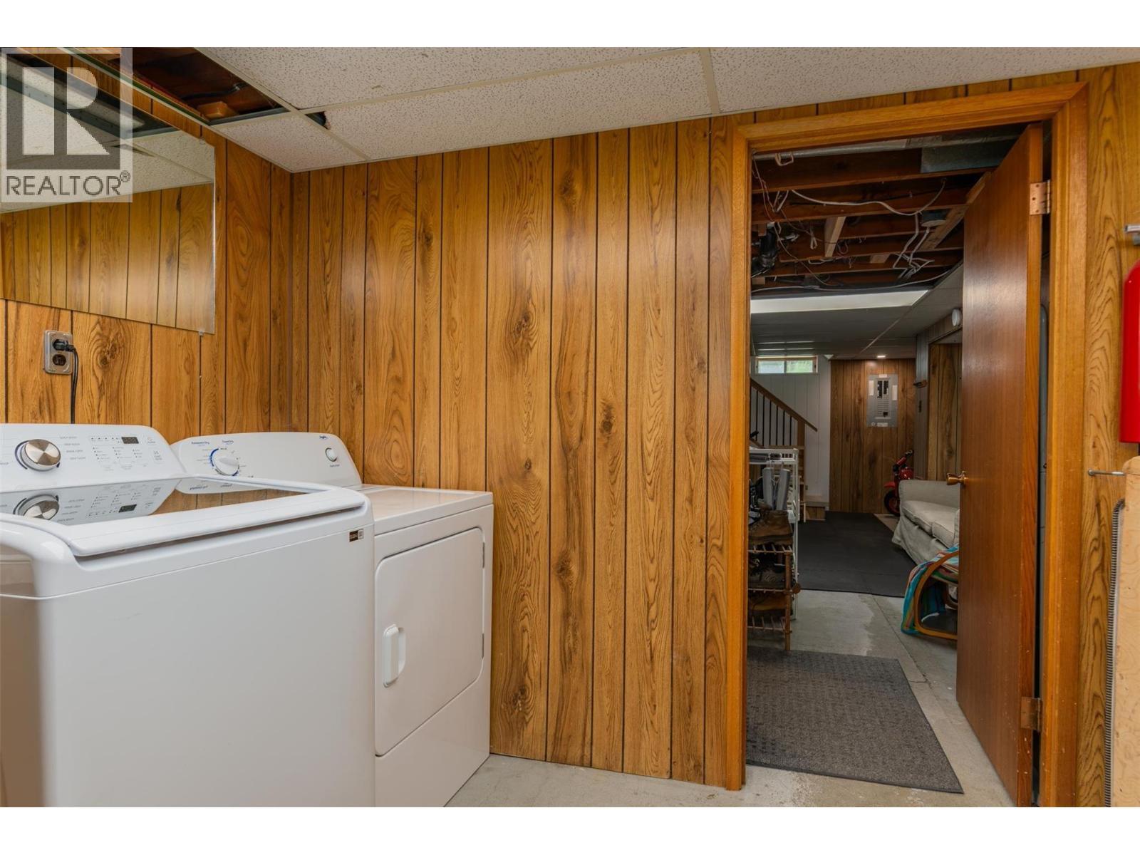 1953 PLEWMAN Way, Rossland