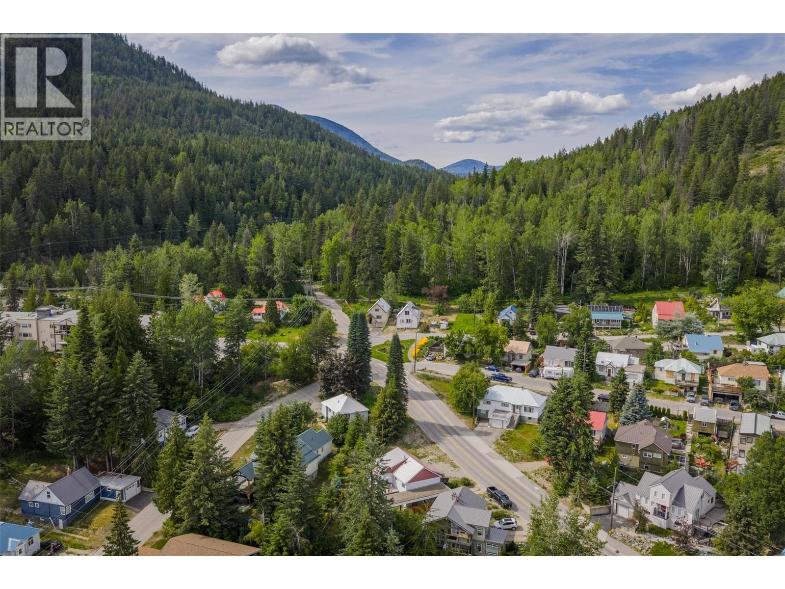 1953 PLEWMAN Way, Rossland