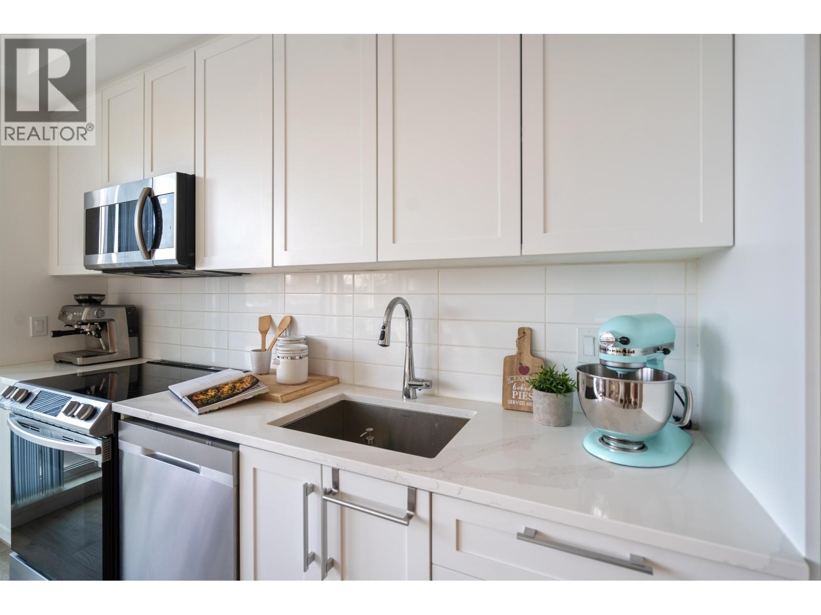 404 2160 GRANT AVENUE, Port Coquitlam