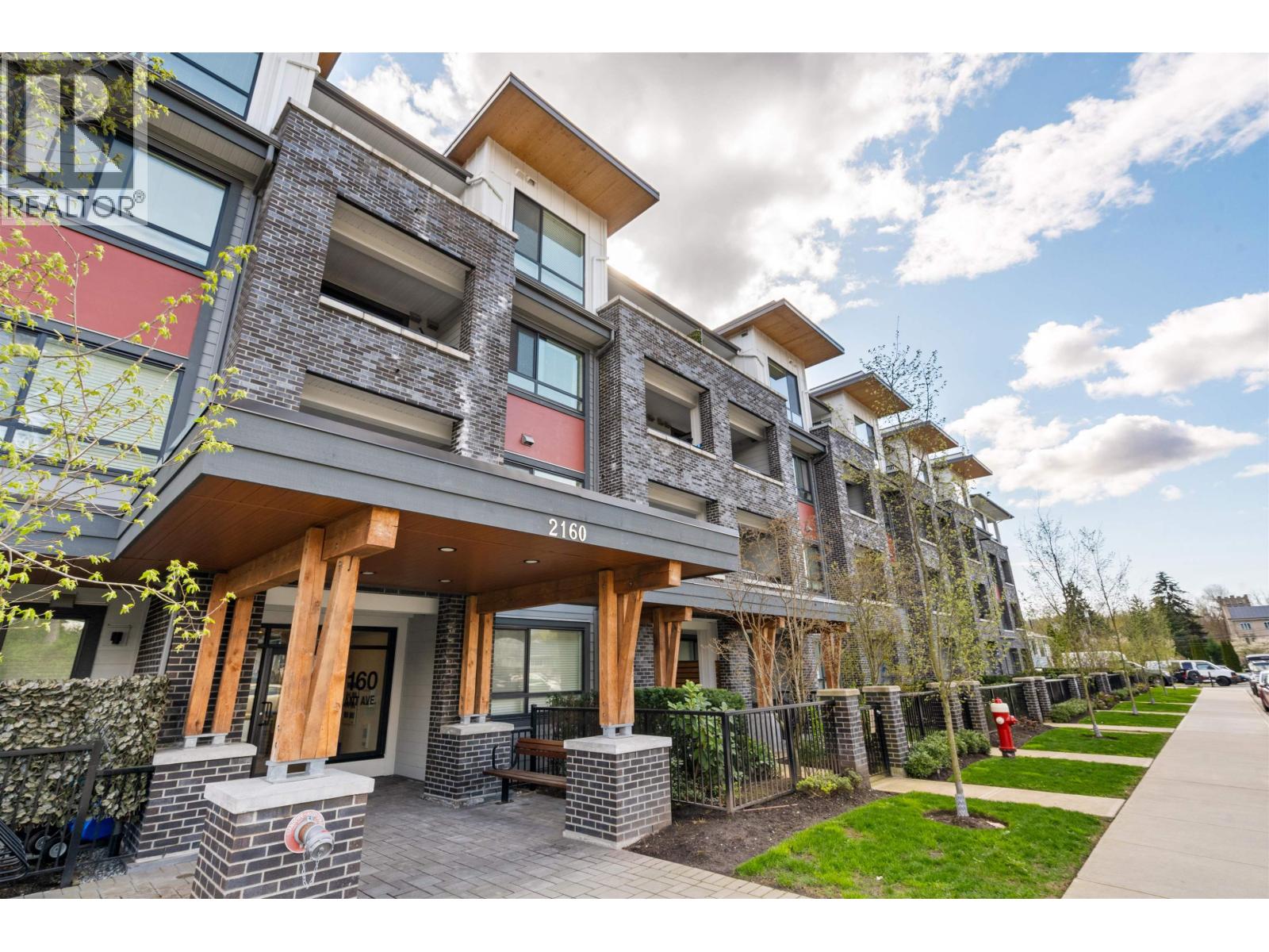 404 2160 GRANT AVENUE, Port Coquitlam